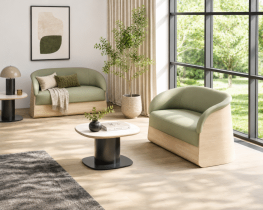 Mobilier Domus Plus 2.0 composé d’un canapé 2 places et d’un fauteuil avec revêtement vert et base en contreplaqué bouleau. Conçu pour les établissements de santé mentale, médico-sociaux et hospitaliers, alliant confort, sécurité et durabilité.